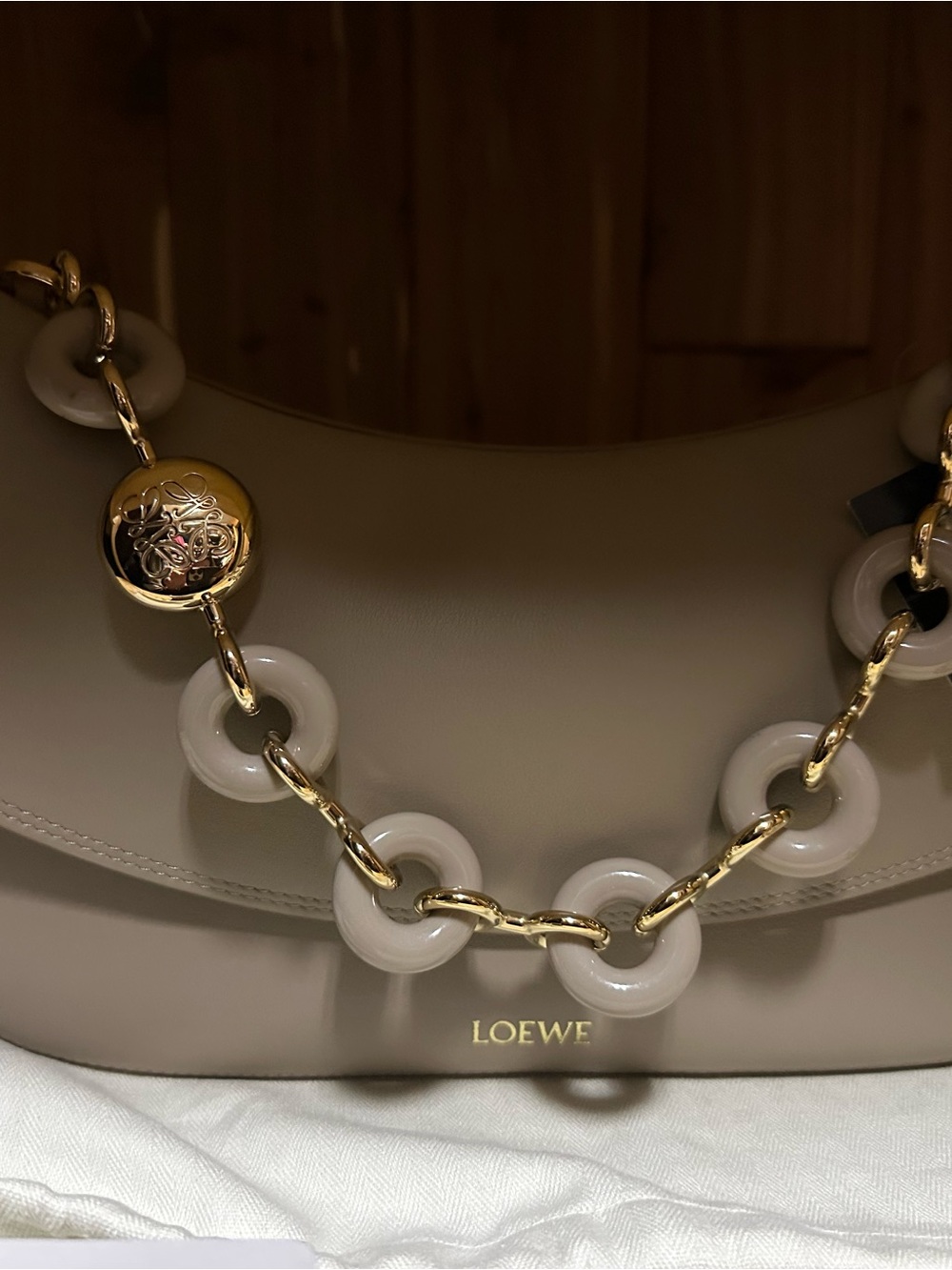 Loewe Medium Ola bag in smooth calfskin - Picture 4 of 13